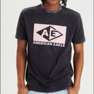 American Eagle Pink Suede  Logo Mens Distressed Short Sleeve T-Shirt Size Medium